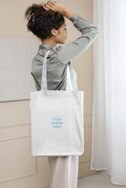 Tote bag over the shoulder of a woman